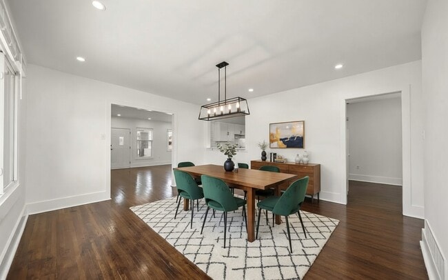 Building Photo - 1975 Gladstone St Unit Upper