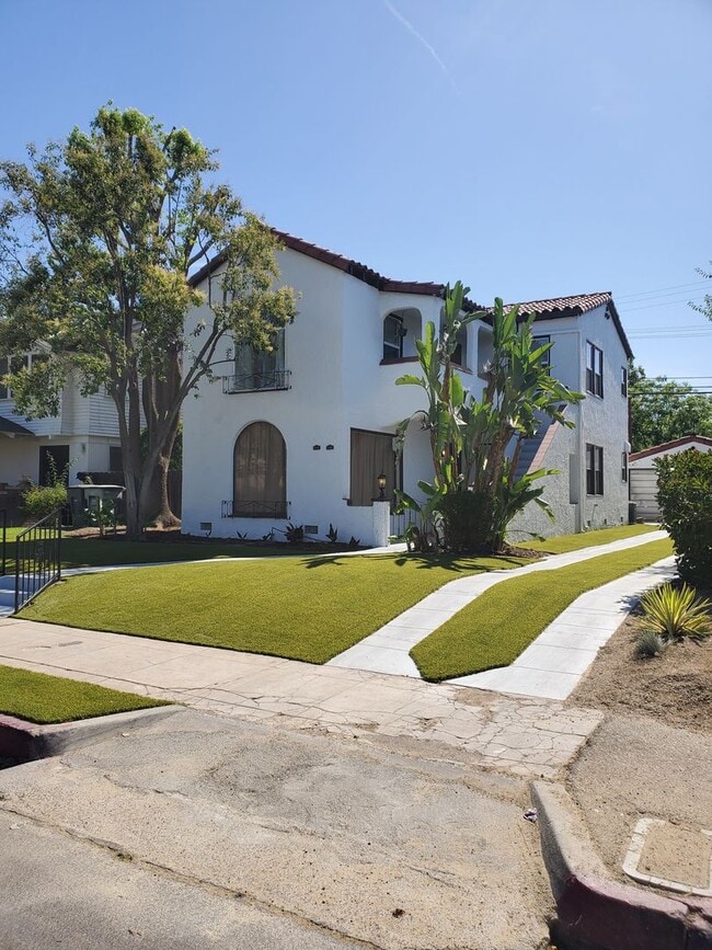 Building Photo - Charming Spanish Style Villa in the heart of Tower! Unit 1222