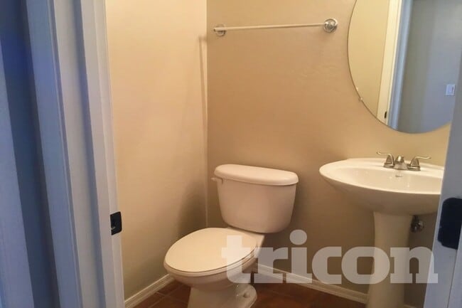 Photo - 2355 E Huntington Dr