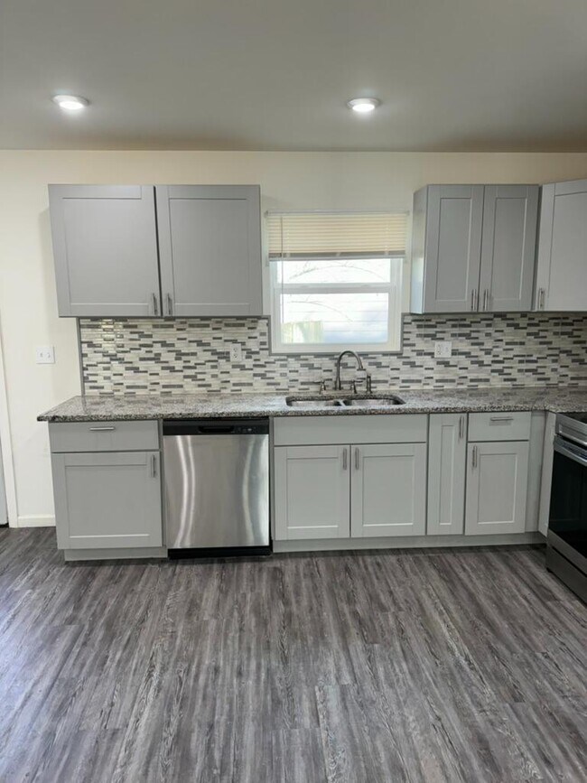 Photo - 618 Center St