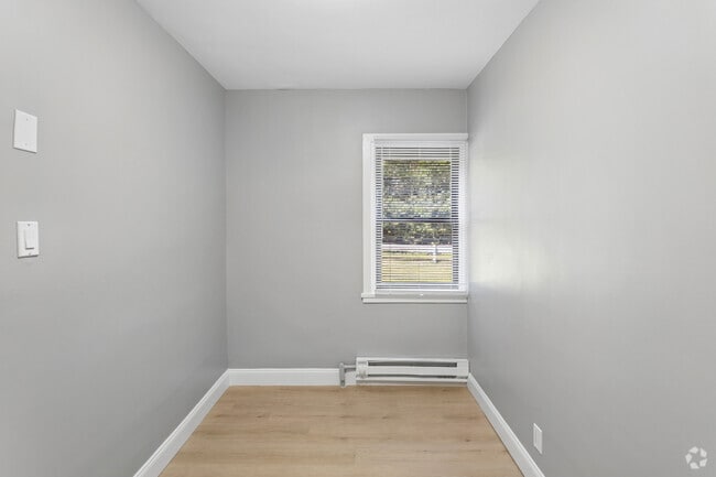 4BR, 1BA - 1,200 SF - Bedroom
