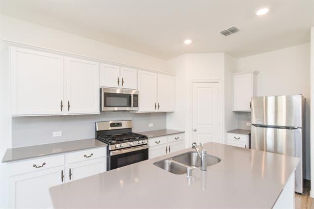 Photo - 504 Nolan Wy