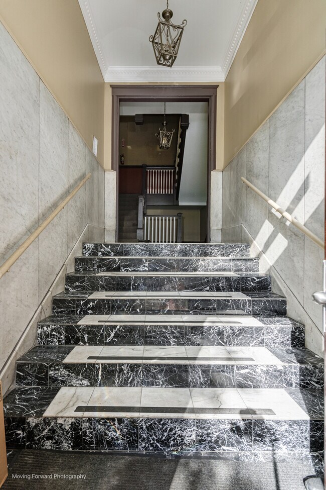 Photo - 4852 S Prairie Ave Unit 1B