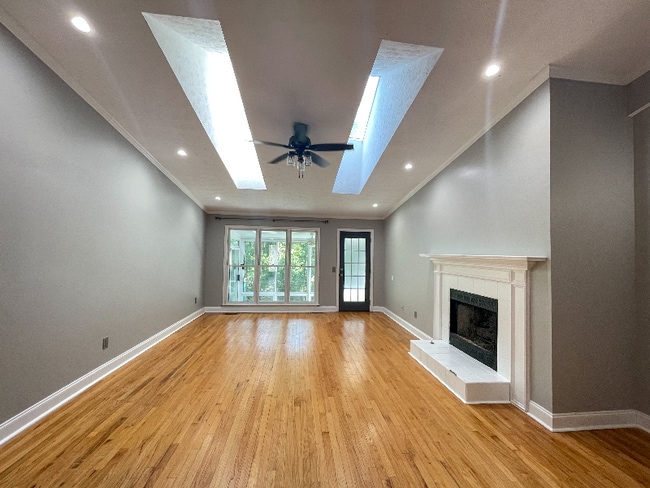Photo - 645 Clearwater Pl