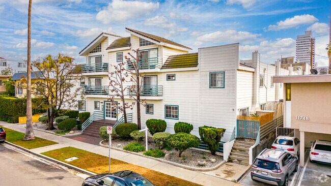 Primaria - 11742 Mayfield Ave