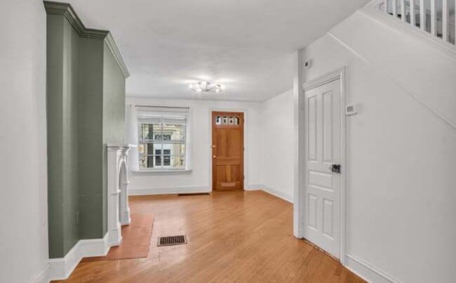 Living room - 63 E North St