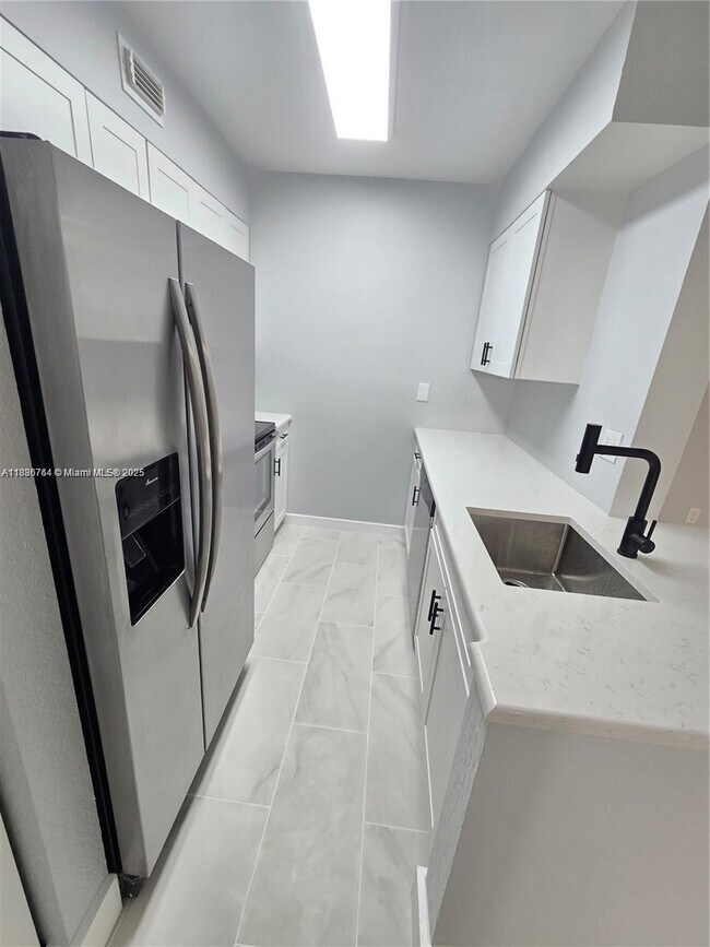 Photo - 2831 N Oakland Forest Dr Unit 108