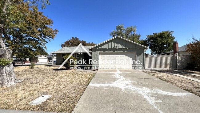 Photo - Nice 4bd/3ba House with 2 Car Garage