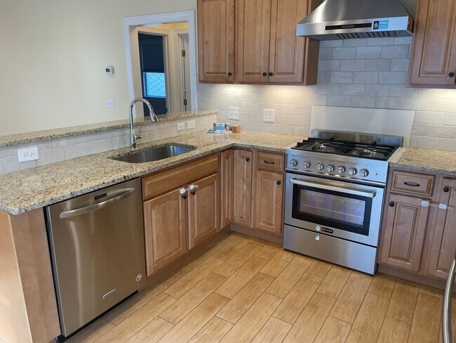 Building Photo - 27-29 Elmway Street Unit 29 Elmway Street