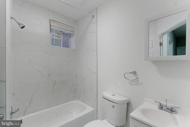 Photo - 3739 N Franklin St