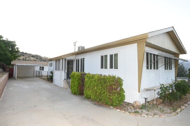 114 Salaine Dr