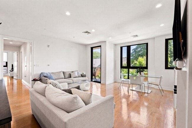 Photo - 100 Linden St Unit 203