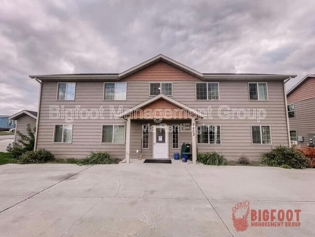 Building Photo - 3203 SK Loop Rental