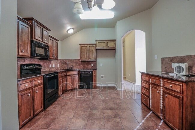 Photo - 2128 101st St