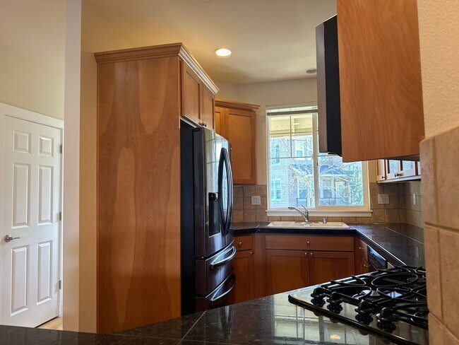 Photo - Beautiful 2 bedroom Townhouse in Issaquah ...