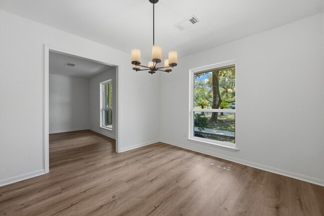 Photo - 210 Ridgemont Dr