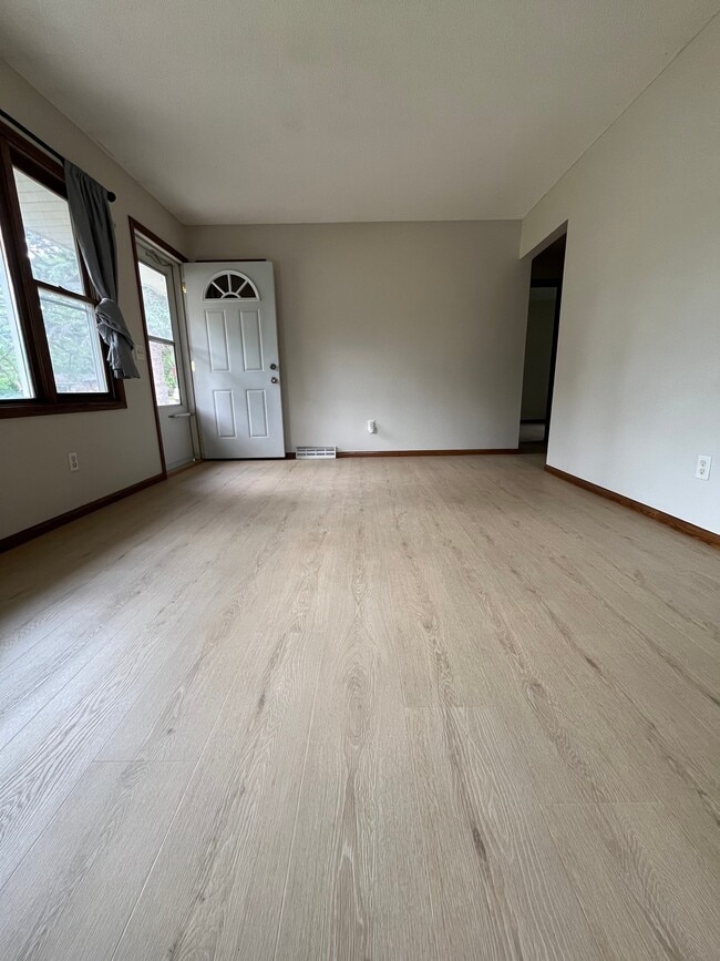 Photo - 807 Elm Creek Cir