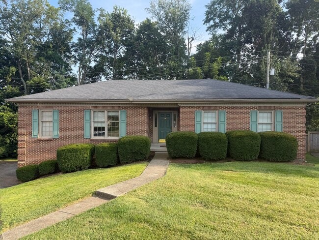 Building Photo - 1112 Pepperhill Cir