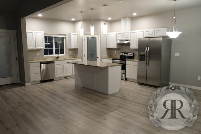 Building Photo - 7411 Saddlebrook Lp