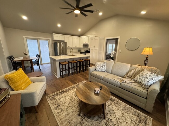 1309 E Seminole Ave