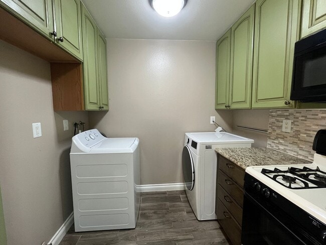 Photo - 2 bedroom, 1.5 bath townhouse in the heart of Irvine!