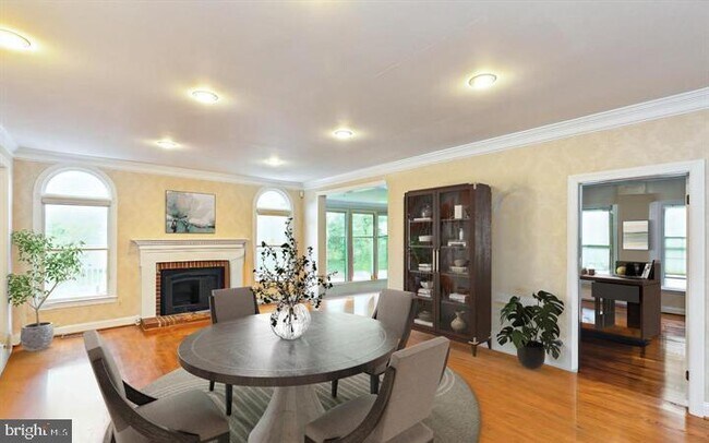 Photo - 10418 Willow Crest Ct