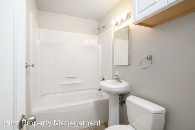 Photo - 717 3rd Ave N