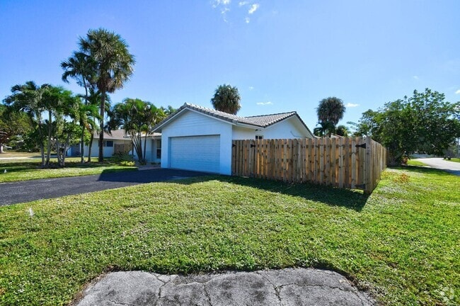 Building Photo - 1060 NW 6th Ter Rental