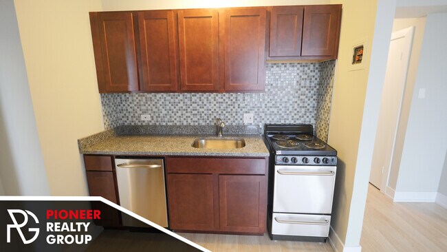 Photo - 433 W Wellington Ave