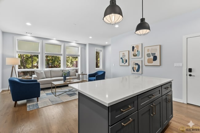 Photo - 4402 S Prairie Ave Unit 2