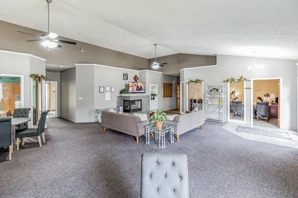 Photo - The Pines at Q Plaza Apartments