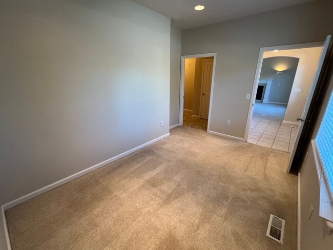 Photo - Great location with lots of amenities! 4 b...