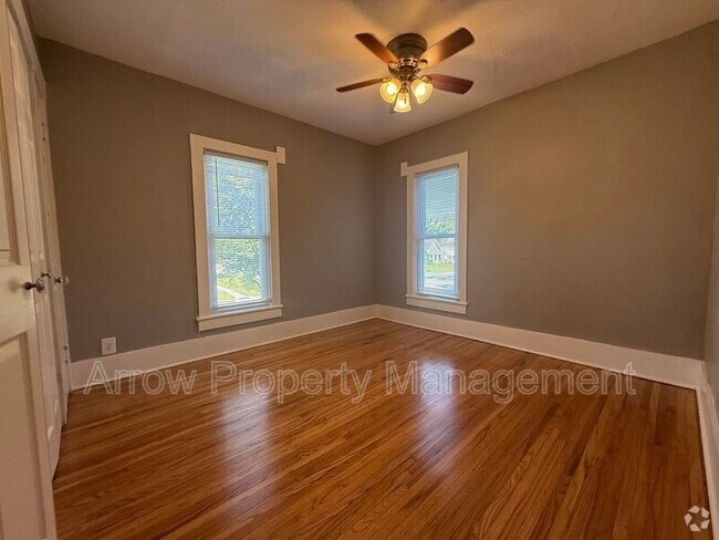 Building Photo - 1105 Peach St Unit 2 Rental