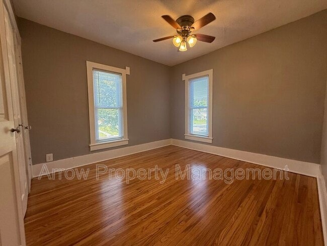 Building Photo - 1105 Peach St Unit 2 Rental