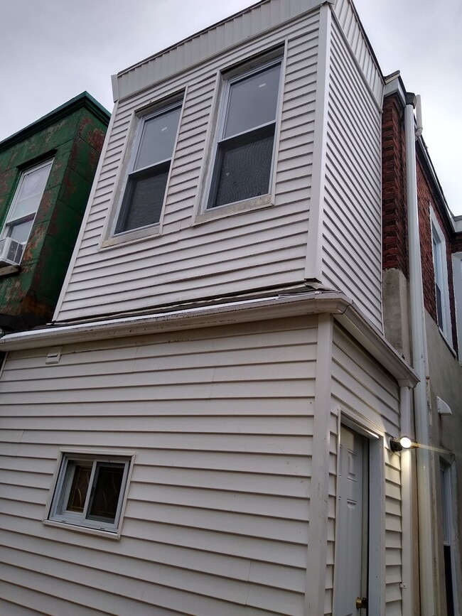 2054 Ann St