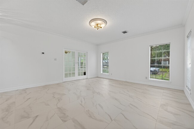 Photo - 2431 Parkwood Ln