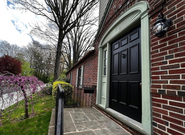 Building Photo - 24 Highland Ave