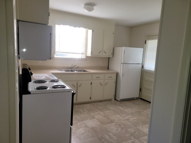 Stove, microwave, and refrigerator furnished - 3809 Marydale Ct Unit 3809B Marydale Court