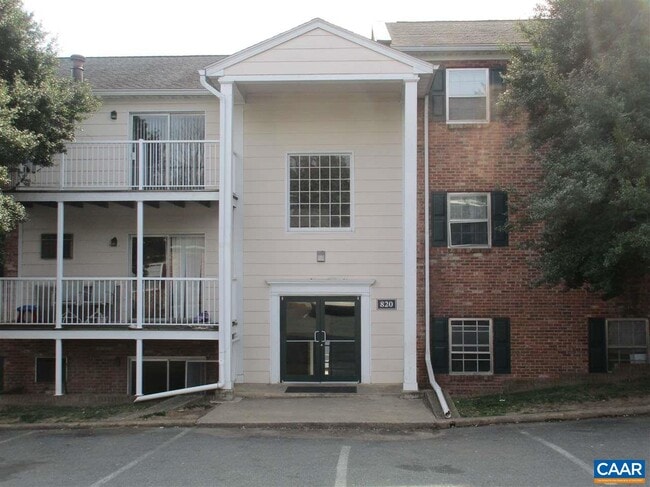 Building Photo - 820 Runnel Ct Unit 6