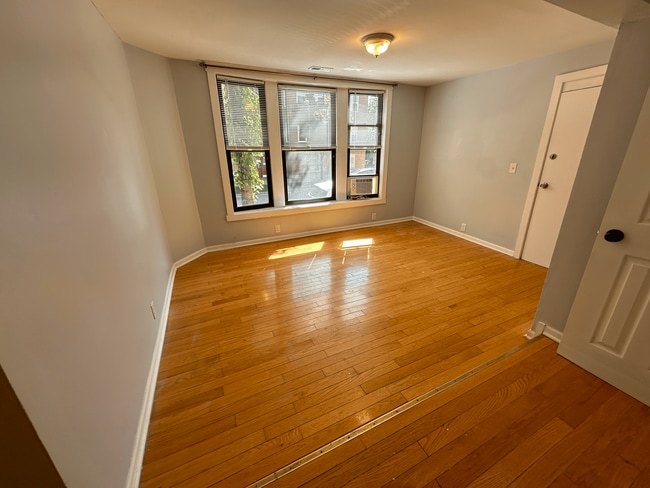 Building Photo - 2606 W Le Moyne St Unit 1