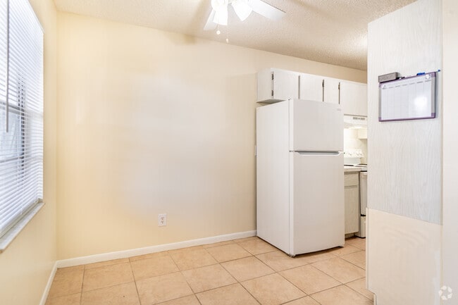 1BR, 1BA - 500SF - Dining Room - Dover Apartments