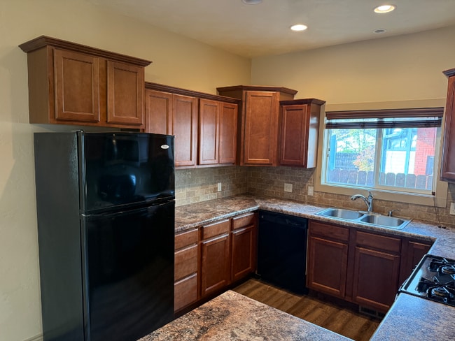 Photo - 619 Grand Ave Apartamento Unidad B