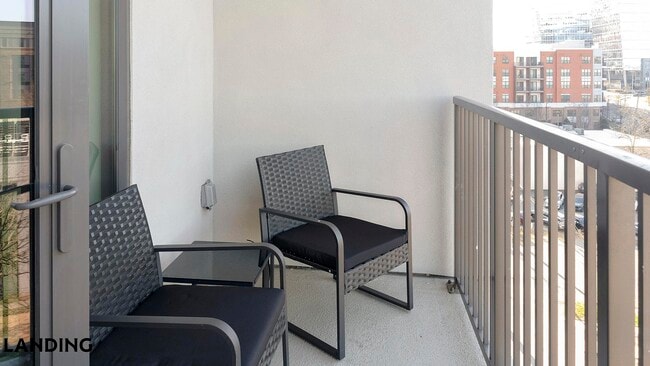 Photo - 1007 S Mint St Unidad 720