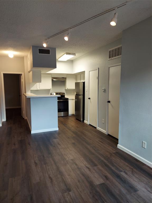 Building Photo - 10855 Meadowglen Ln Unit Riverstone
