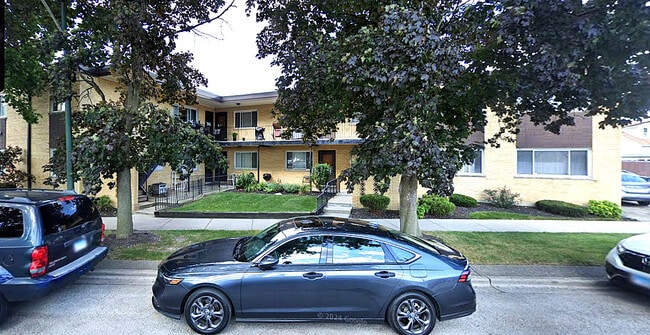 Building Photo - 6540 W Higgins Ave Unit 2E