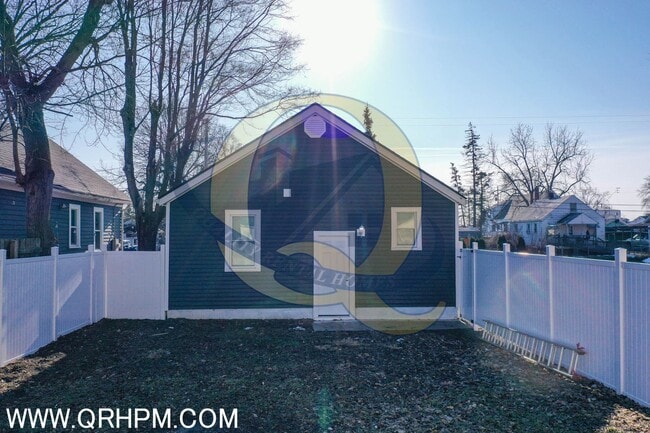 Building Photo - Available Now in Burton!!!