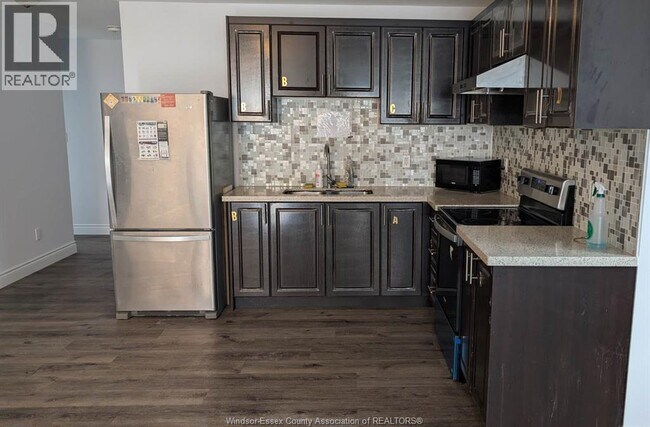 Photo - 475 Josephine Ave