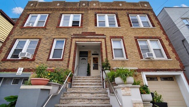 Building Photo - 291 Linden Ave