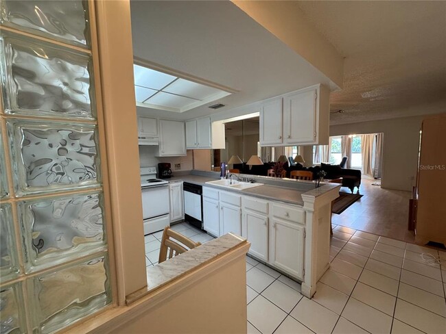 Photo - 2928 Bancroft Cir E