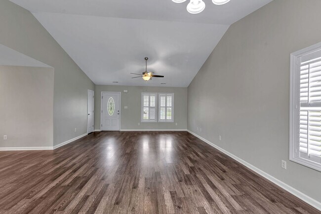 Photo - 202 Cottage Ln